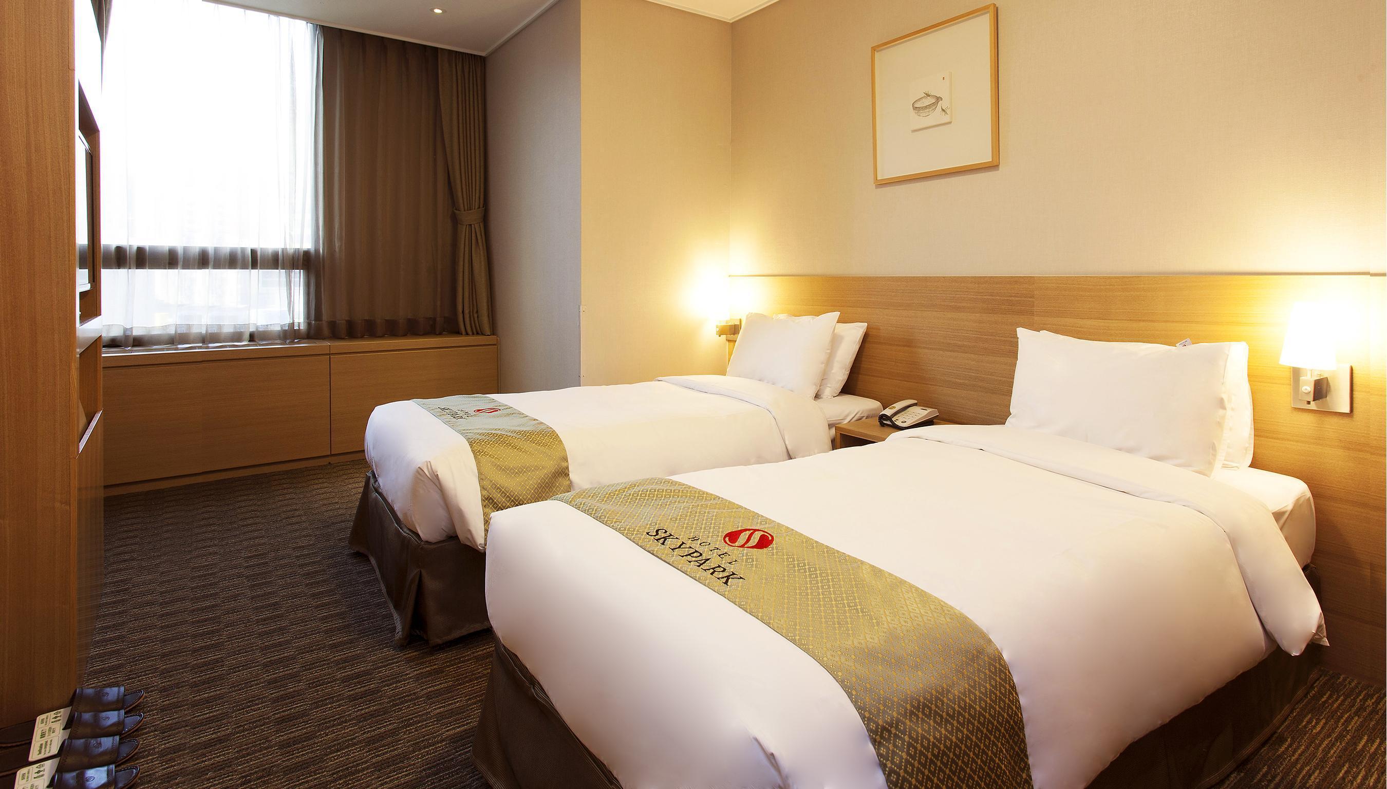 Hotel Skypark Central Myeongdong Seoul Exterior photo